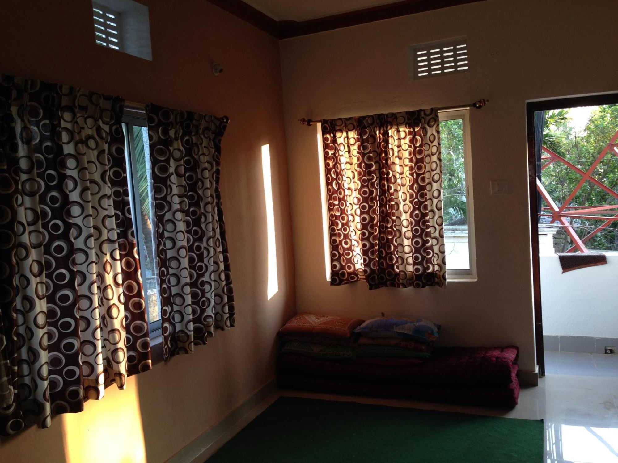 Surya Inn Konark Rum bild