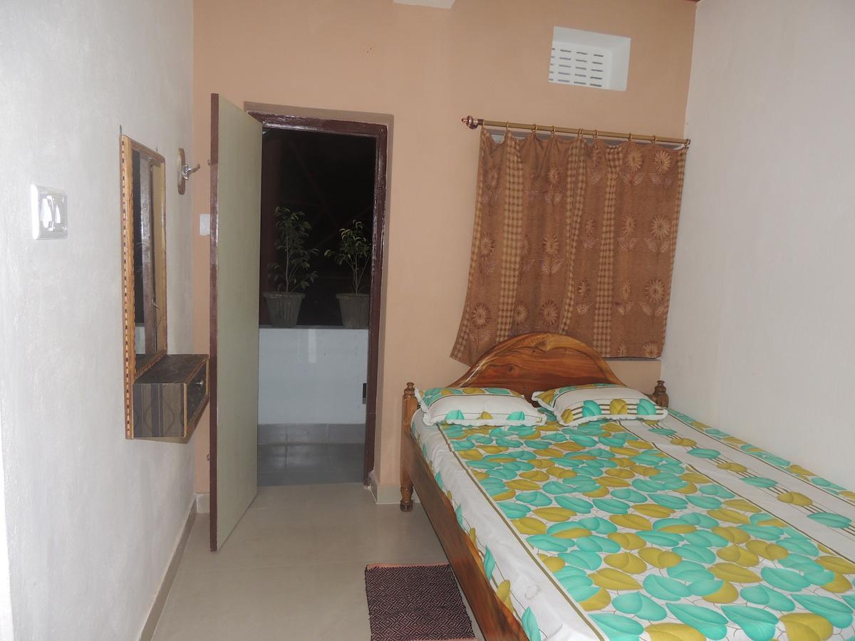 Surya Inn Konark Rum bild