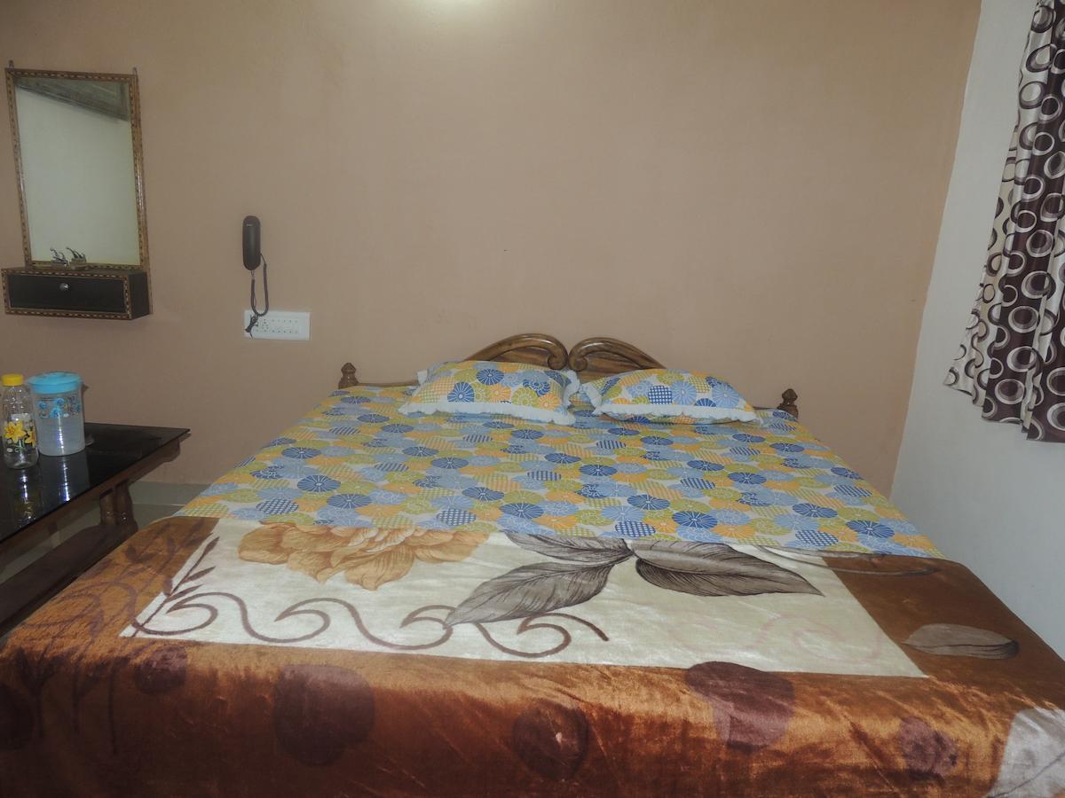 Surya Inn Konark Rum bild